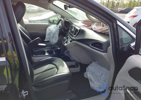 2021 Chrysler Voyager Lxi z USA, uszkodzony, nr VIN 2C4RC1DG0MR506659